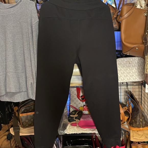 Lululemon scuba joggers wore a few times - Picture 4 of 5